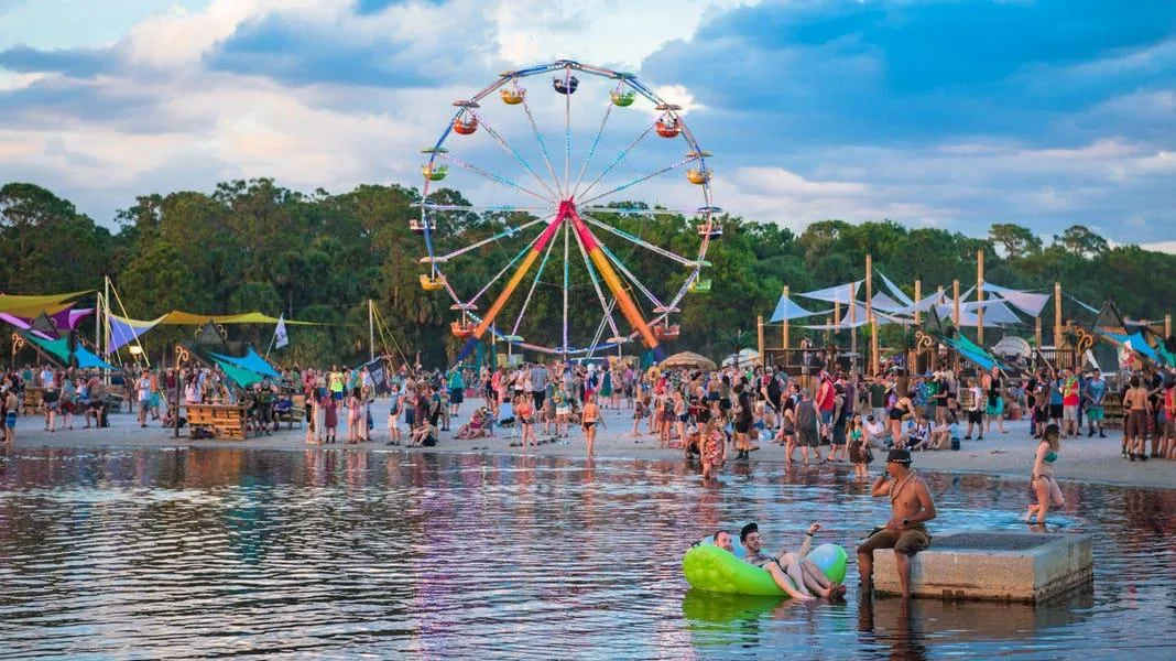 Festival village and Ferris wheel — festival photograph